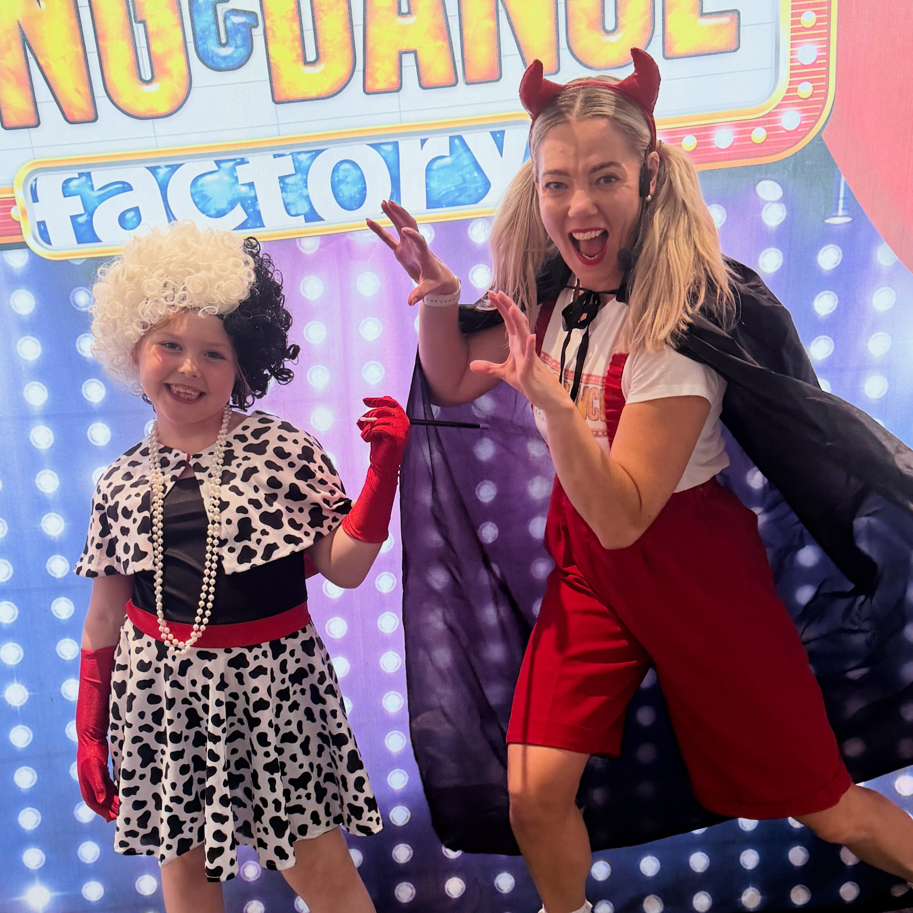 Adele had a sp🎃🎃ktacular afternoon with all of these amazing children at their Halloween Party. Www.songanddancefactory.